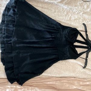 Little black dress, pin up vibes